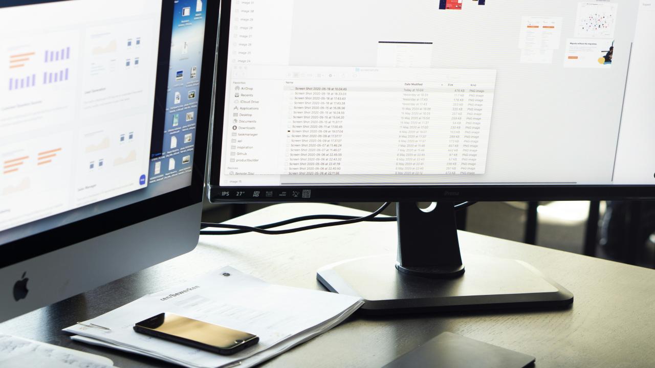 monitor komputer layar datar hitam